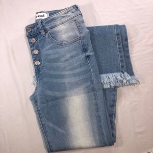 Tricot Mid Rise Ankle Skinny Jeans. NWT.